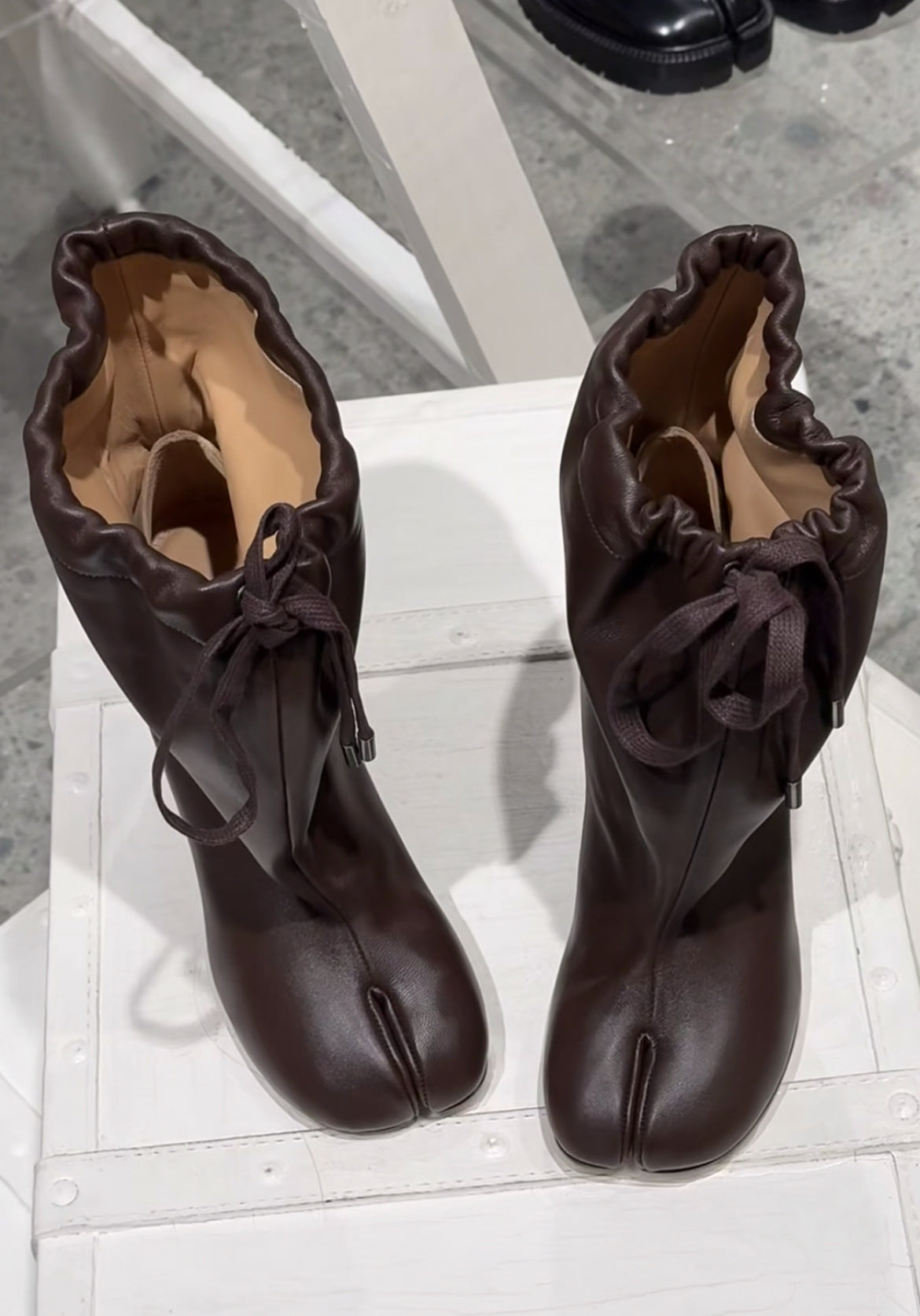 Stylish Split Toe High Boots