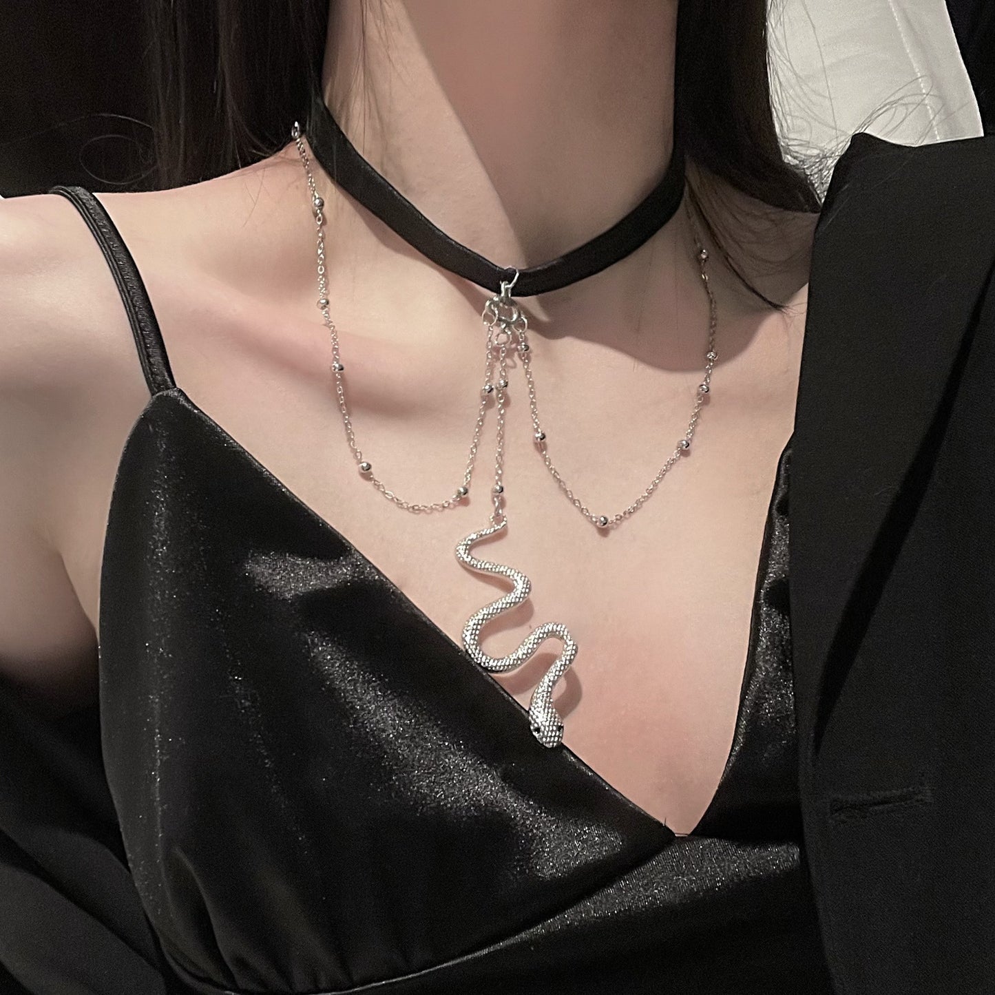 Chic Serpentine Thigh Chain