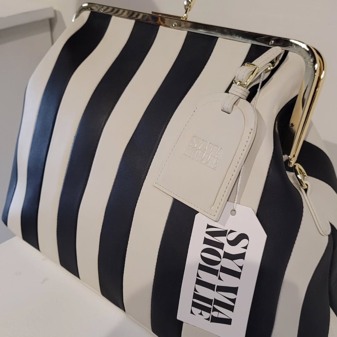 Embossed Premium Leather Kisslock Closure Fannie Bag