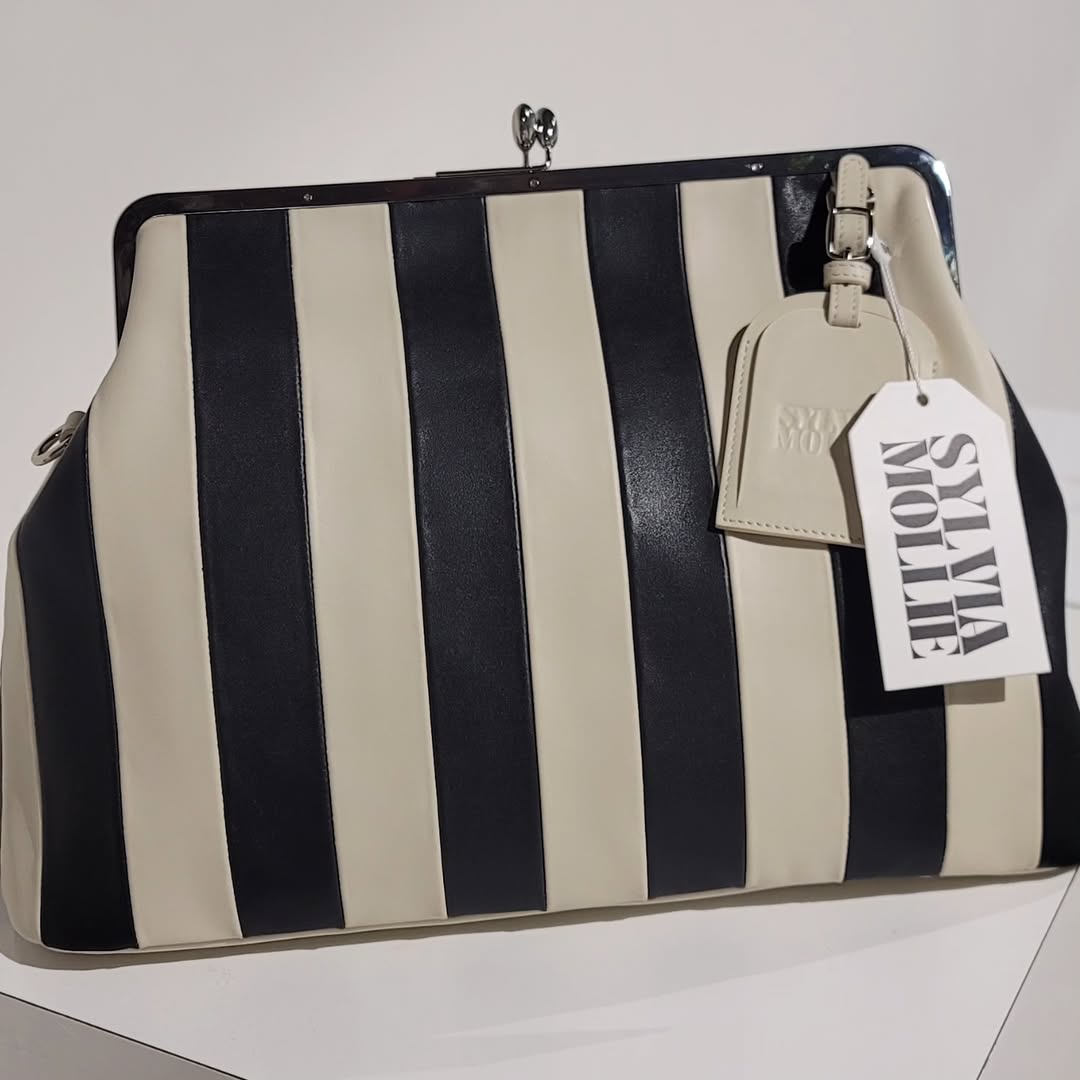 Embossed Premium Leather Kisslock Closure Fannie Bag