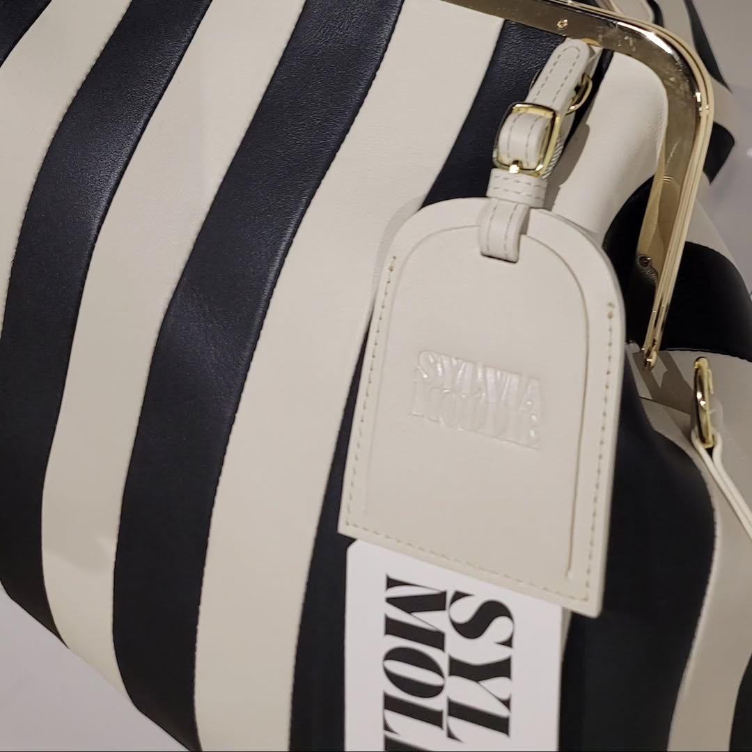 Embossed Premium Leather Kisslock Closure Fannie Bag