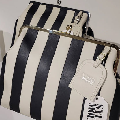 Embossed Premium Leather Kisslock Closure Fannie Bag